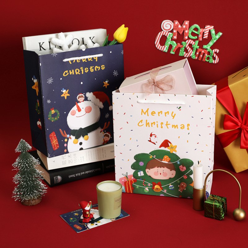 18pcs Christmas Kraft Gift Bags - Image 3