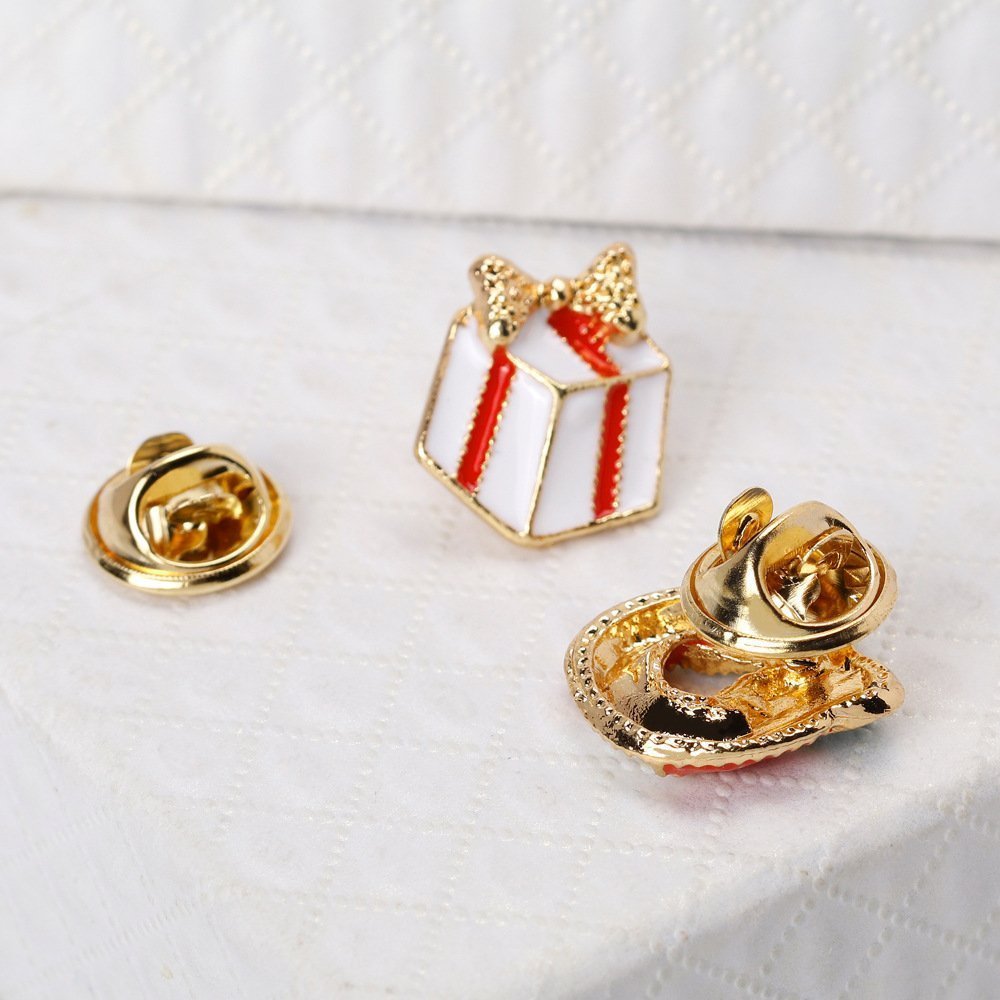 Popular brooch ornaments